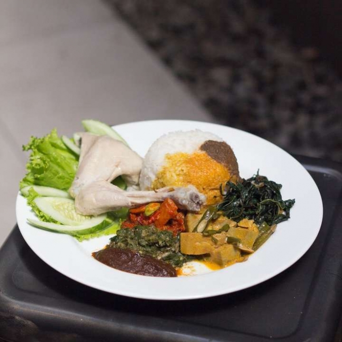 5 Nasi Padang Terpopuler Di Jakarta Yang Menggoyangkan Lidahmu