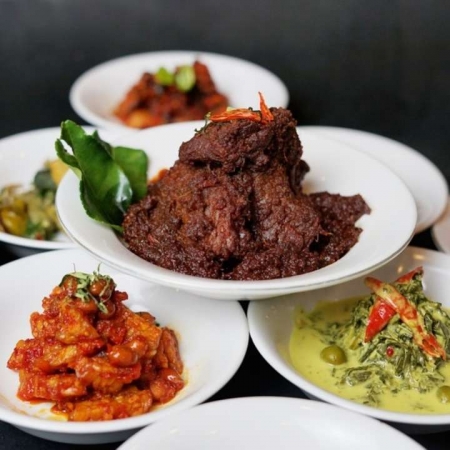 5 Nasi Padang Terpopuler Di Jakarta Yang Menggoyangkan Lidahmu